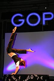 Aktuell im GOP Varieté Theater Bad Oeynhausen zu sehen: Equilibrist Sergey Timofeev (Foto: Martin Schmitz)